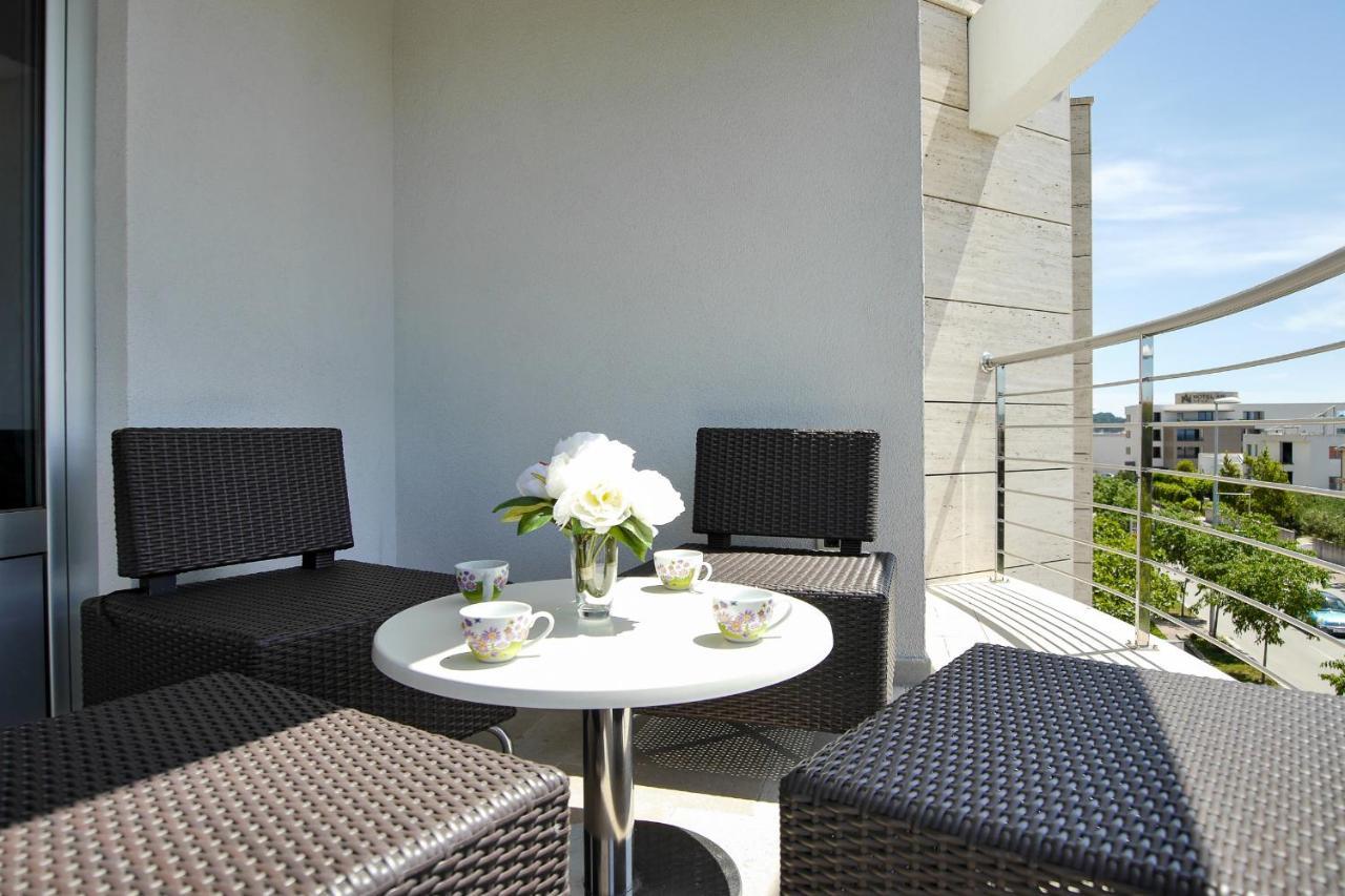 Apartments Milan Makarska Esterno foto