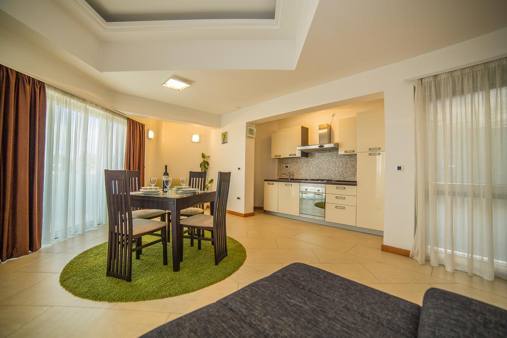 Apartments Milan Makarska Esterno foto